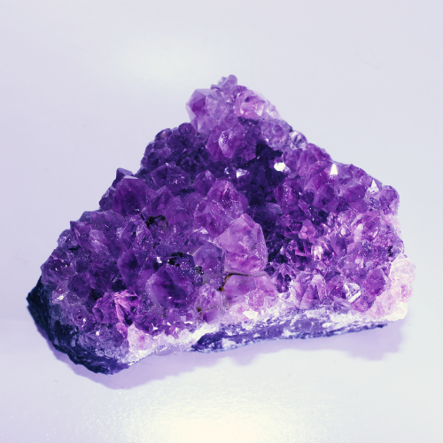 Amethyst: Meaning, Root Chakra Connection, Benefits & How to Use It