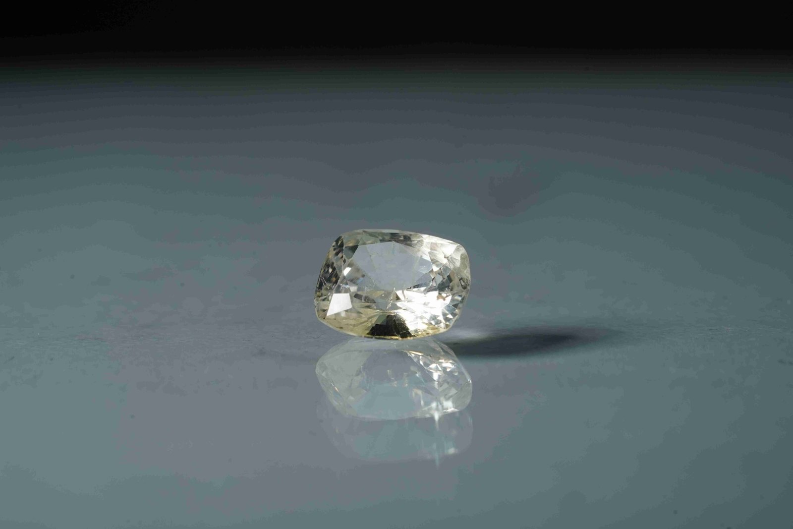 White Sapphire (Safed Pukhraj)- 9 Carat - Image 4