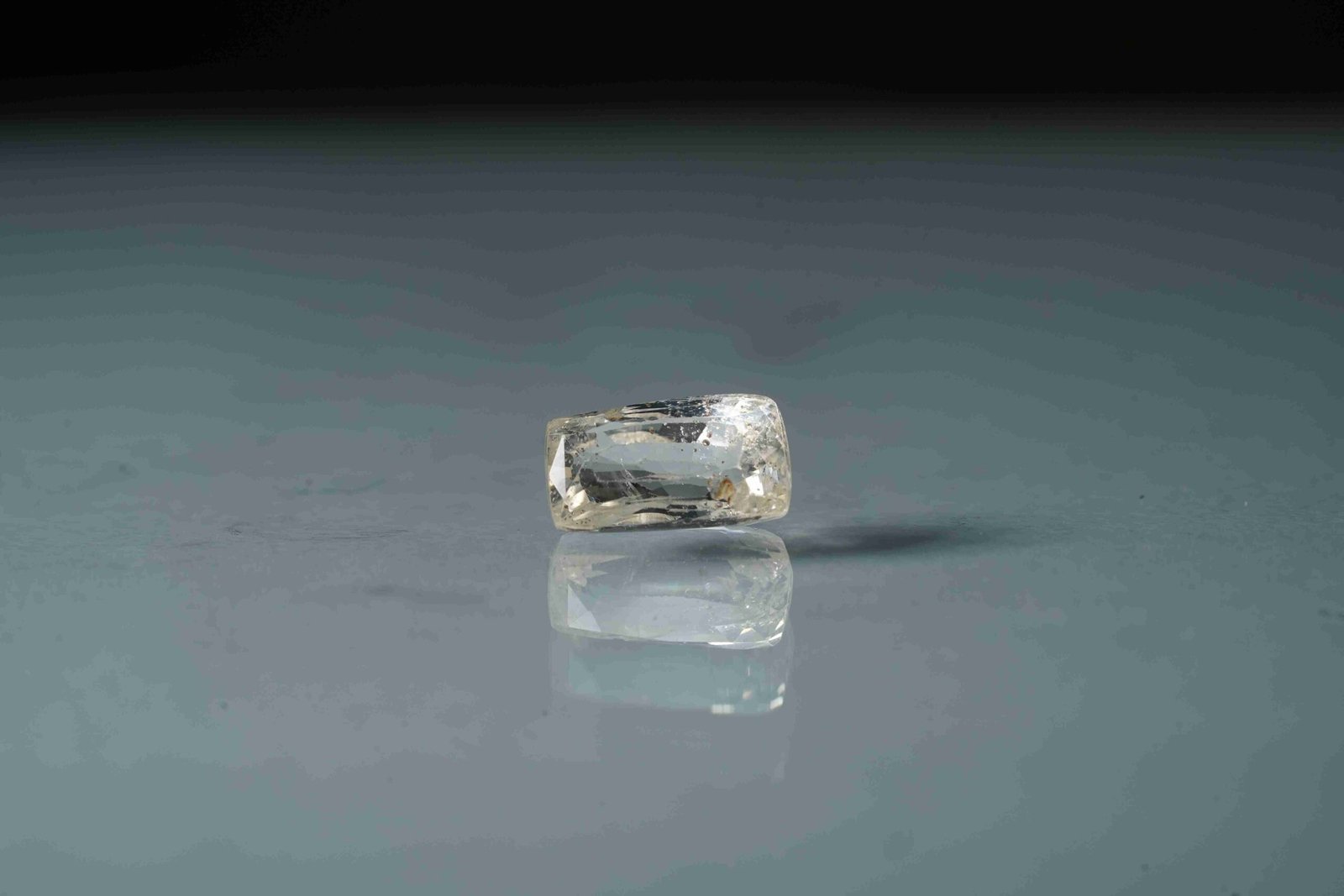 White Sapphire (Safed Pukhraj)- 9 Carat